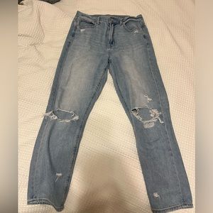 American Eagle High Rise Distressed Mom Jeans |Size: 8
